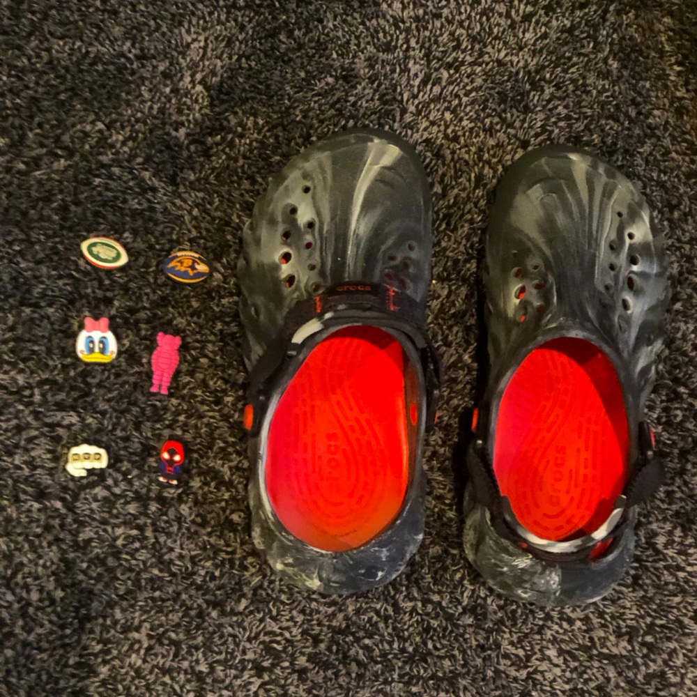 Red and black special edition Echoed marble croc clogs size 5 mens